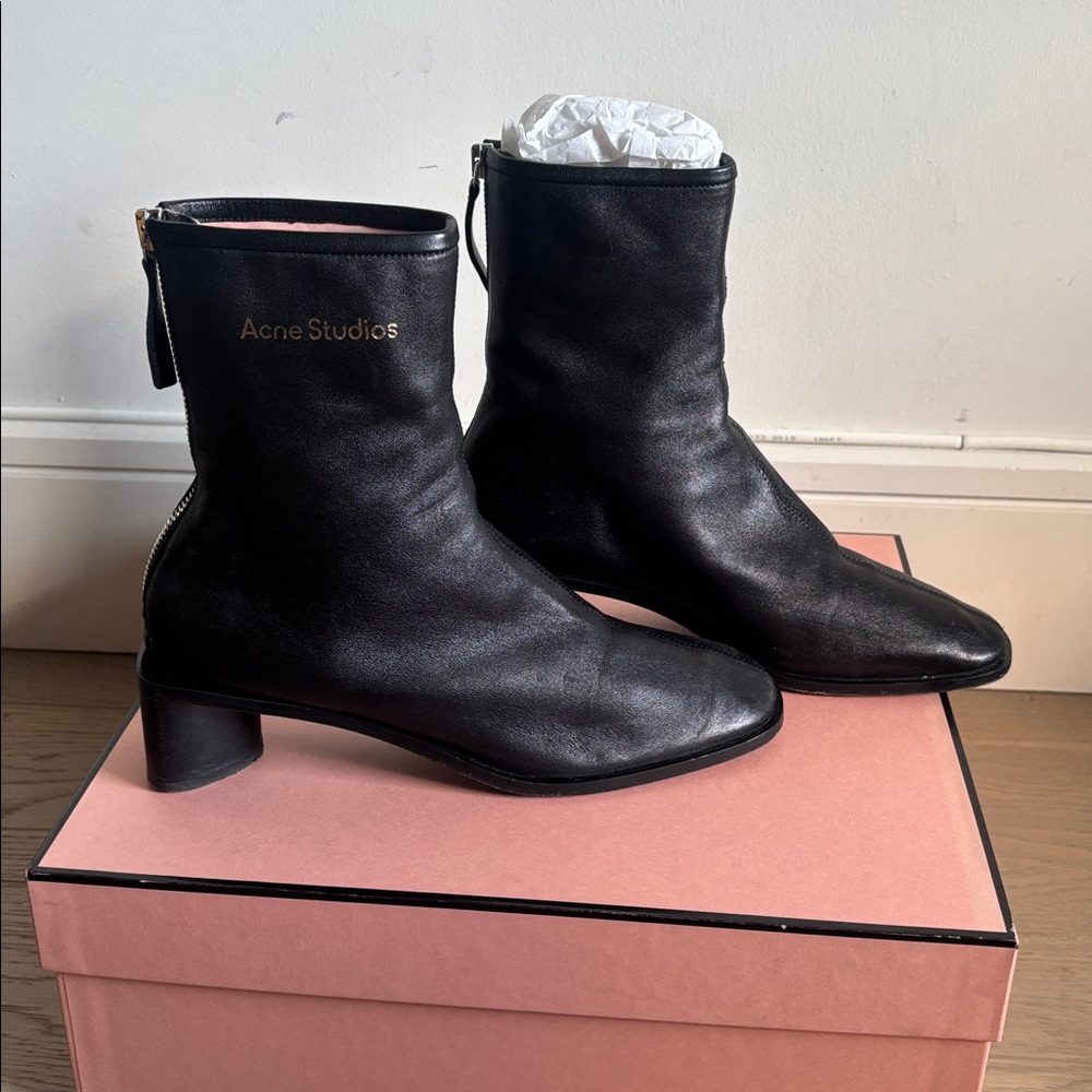 Acne Bertine Boots in Black Leather Size 35